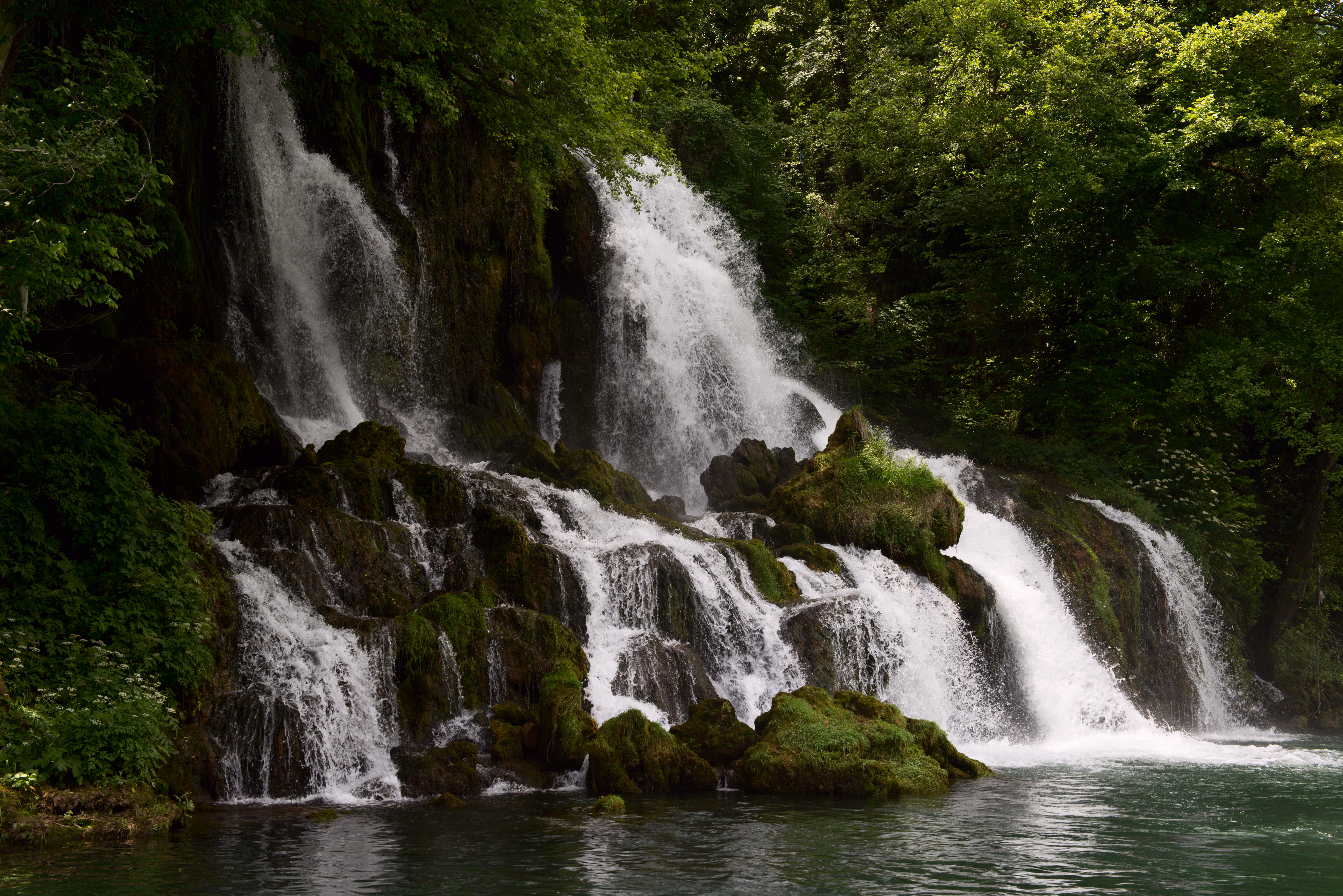 vodopad vrelo perucac photo by dmitry sharomov